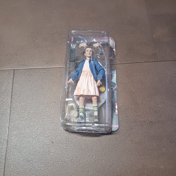 McFarlane Toys - Picture 3 of 6